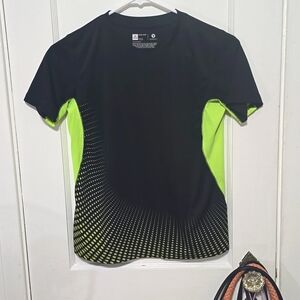Young man's XERSION Short sleeve Quick dri Shirt Size M. Black and green.